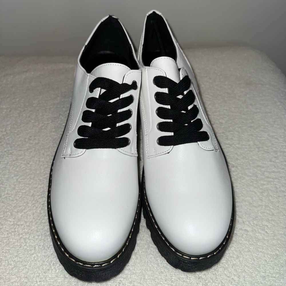 Madden Girl Halsee White and Black Platform Oxfords. Size 11M NWOT - Picture 2 of 5